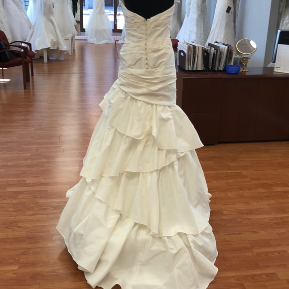 ⭐️SOLD🌟 Classic ivory wedding gown - Picture 5 of 8